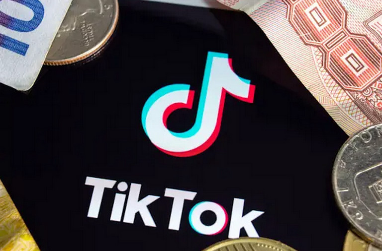 Người dùng có thể nạp xu TikTok bằng tài khoản ngân hàng hoặc PayPal